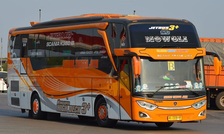 Bus Sudiro Tungga Jaya