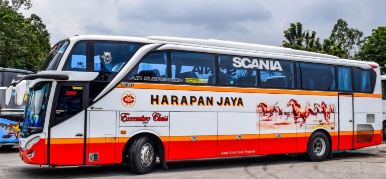 Bus Ponorogo Bekasi